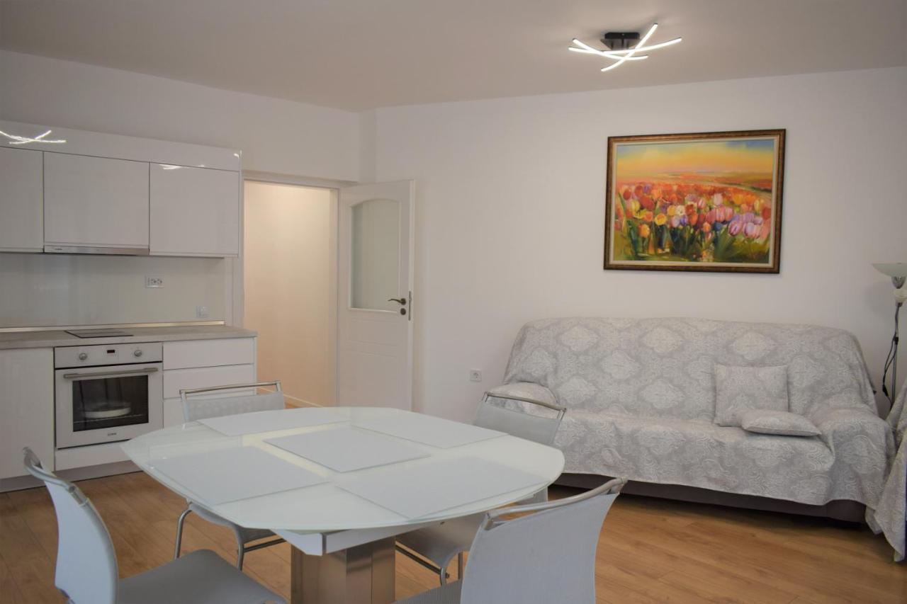 Top Center Apartment Gramophone With Private Parking Burgas Stad Buitenkant foto